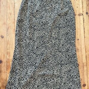 Ann Taylor Black and White Leaf Pattern Midi Skirt